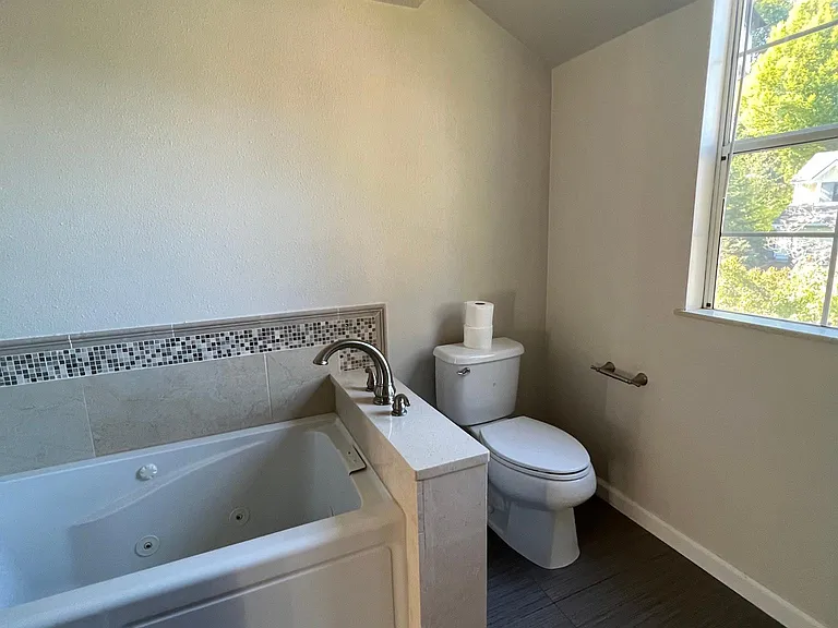 16307 SE 46th Pl — Photo 7