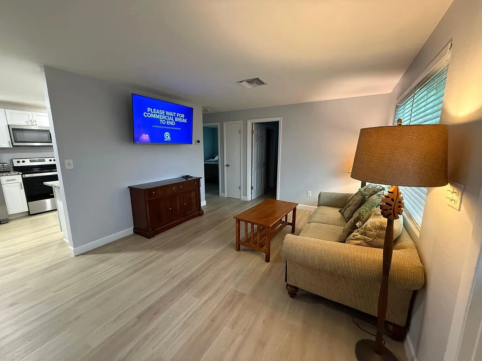 3 bed, 2.0 bath, 1008 sqft, $2,600 — Photo 3