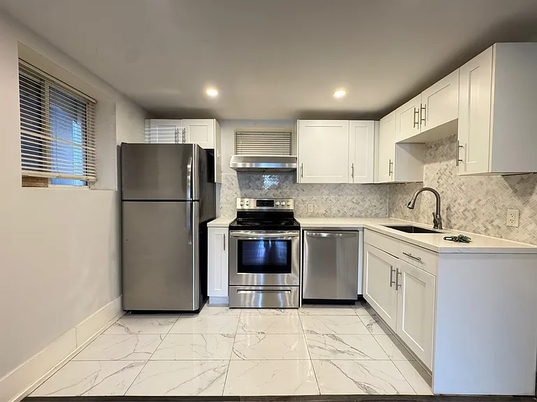 5 Balmoral Ave S #1 — Photo 8
