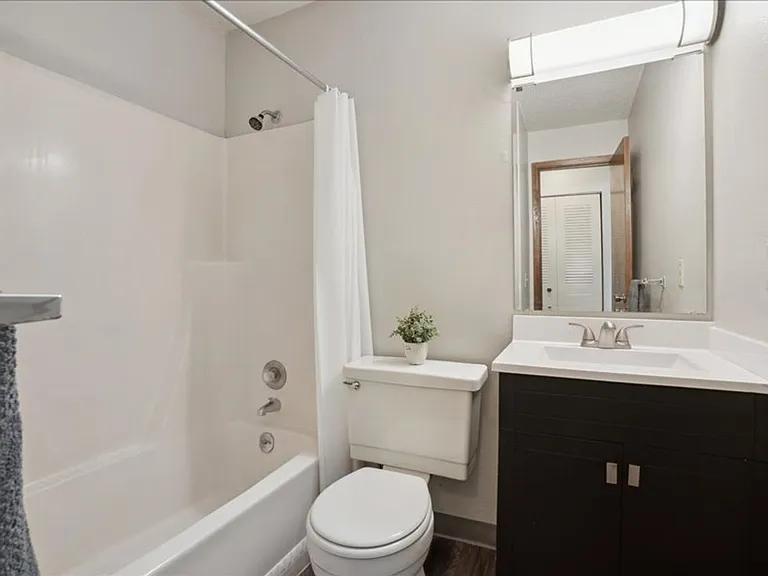 Lantern Square Apartments Spacious 1, 2 & 3 Bedrooms — Photo 31