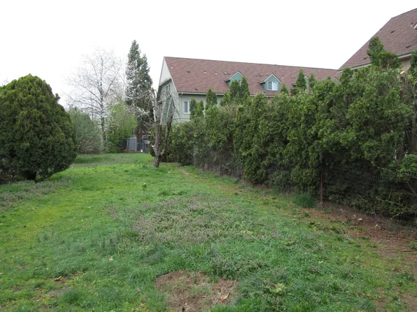 335 SE 105th Ave, Portland, OR 97216