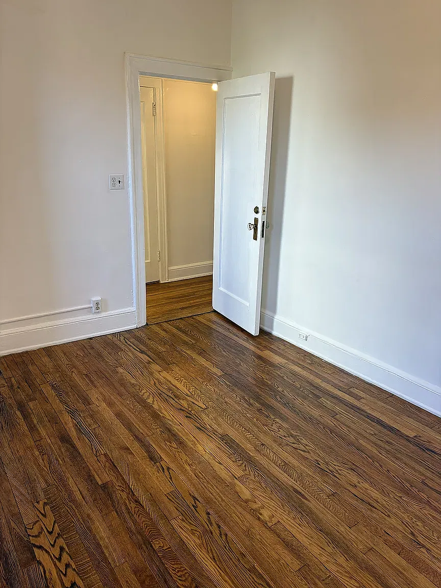 45-54 39th Place — Photo 4