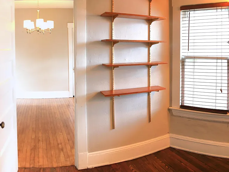 1323 Beach Ave #1 — Photo 9