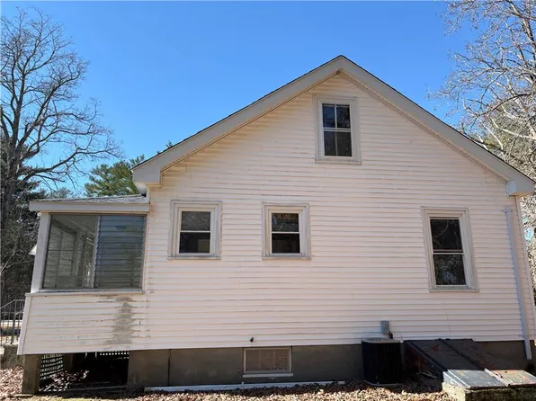52 Carpenter St, Seekonk, MA 02771