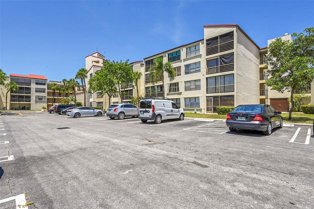 2304 S Cypress Bend Dr APT 512, Pompano Beach