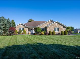 931 Stolle Rd, Elma, NY 14059