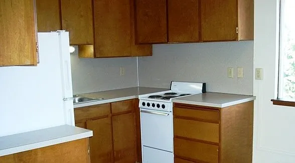 Beacon Manor — Photo 2