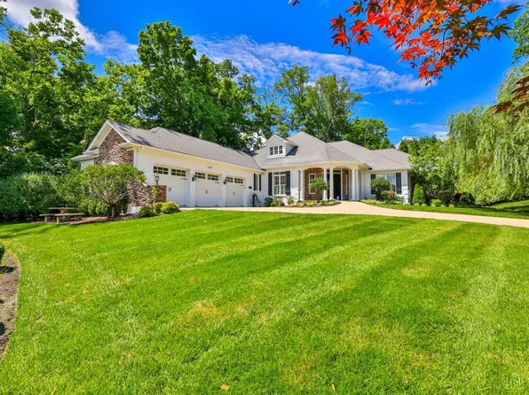 3497 Bayard Dr, Cincinnati, OH 45208