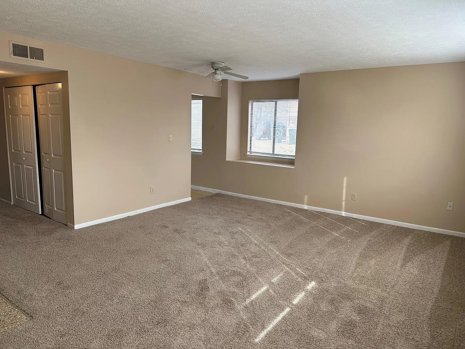 2 bed, 1.0 bath, $950 — Photo 3