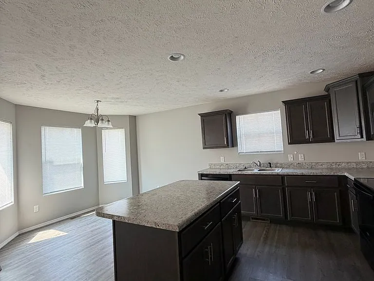 414 W Picardy St — Photo 3