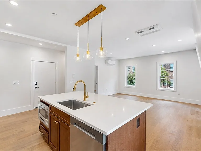 139 Sycamore St #B — Photo 5