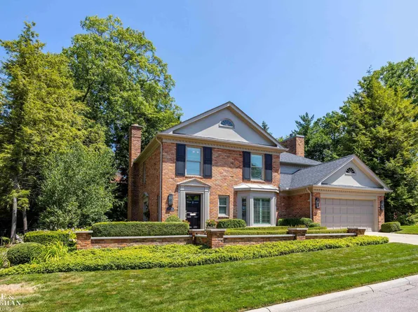 216 Dean Ln, Grosse Pointe Farms, MI 48236