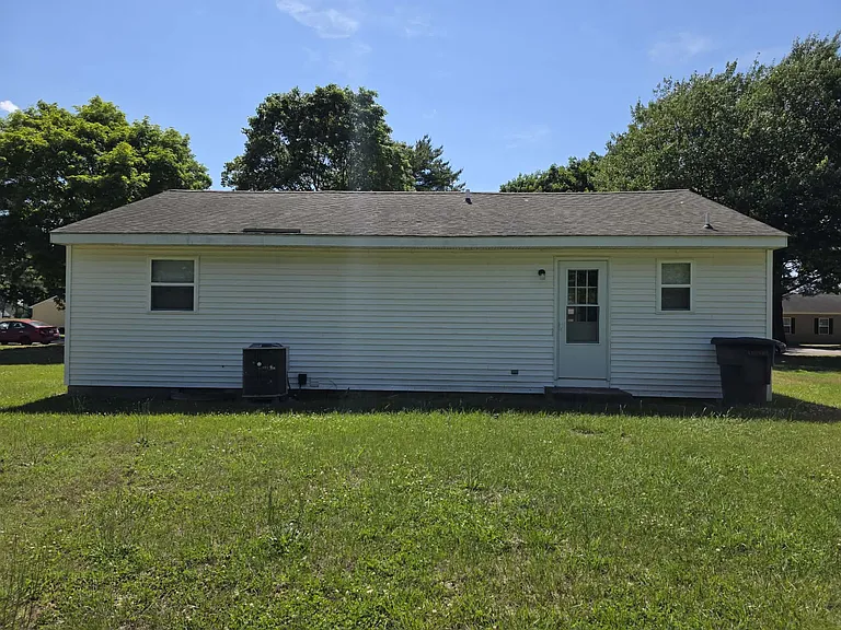 1137 Hillcrest Ave — Photo 4