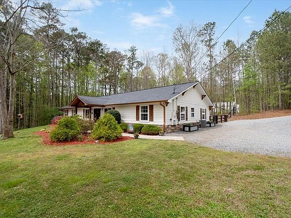 3rd image of 121 Willow Creek Ln