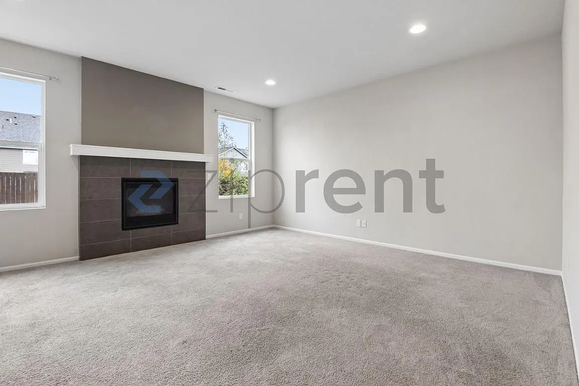 5 bed, 2300 sqft, $3,400 — Photo 3