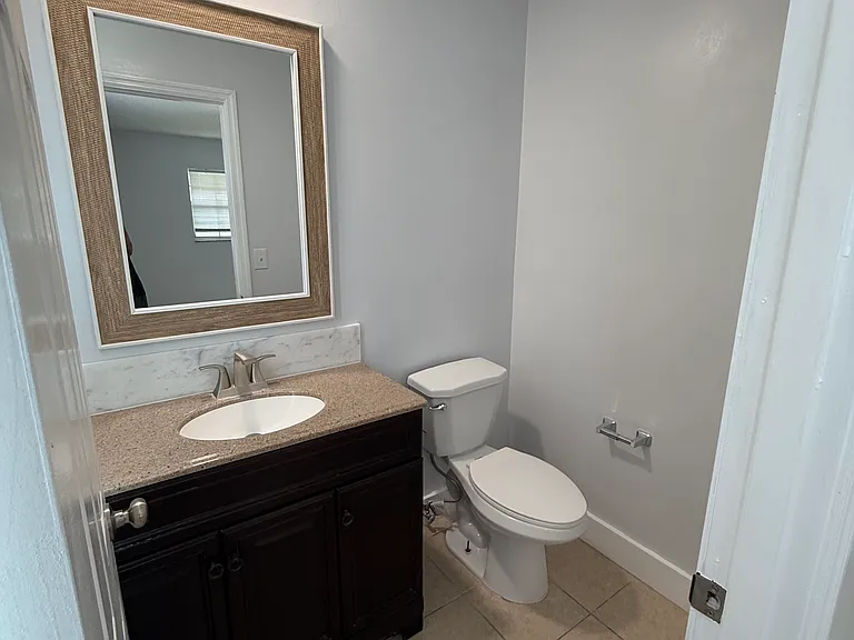 625 Belltower Ave #B — Photo 8