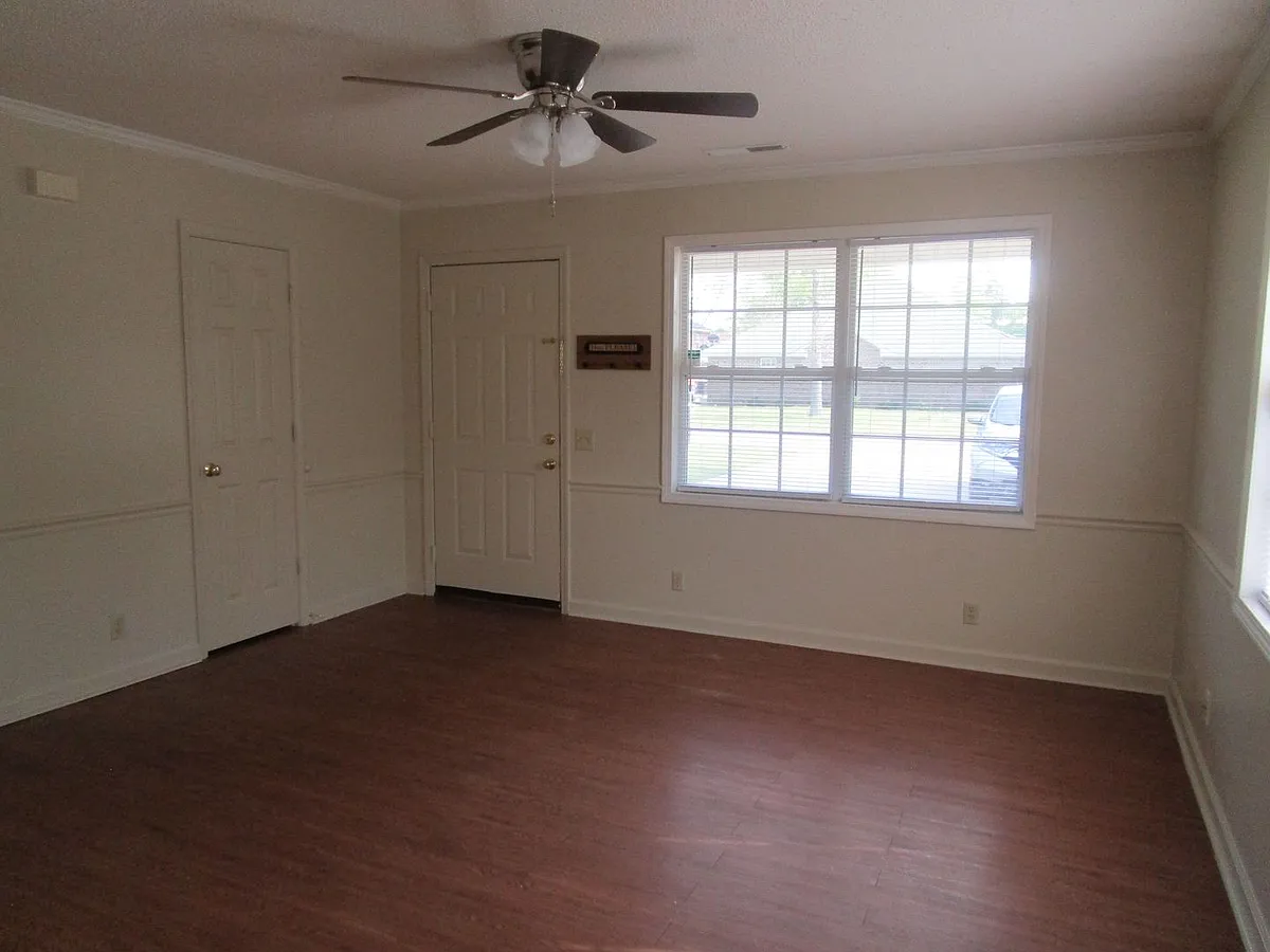 Building Photo - 800 Jessamine Trl