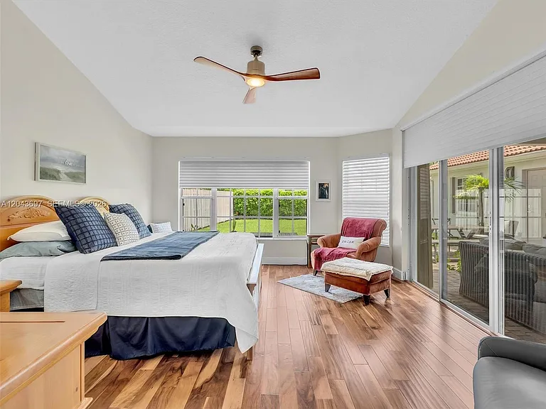 639 Verona Pl — Photo 22