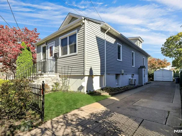 355 Elm St, Elmwood Park, NJ 07407