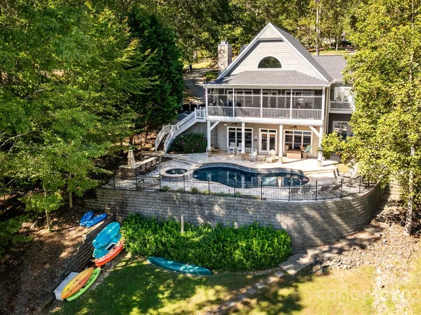 1676 Sherwood Ct, Sherrills Ford, NC 28673