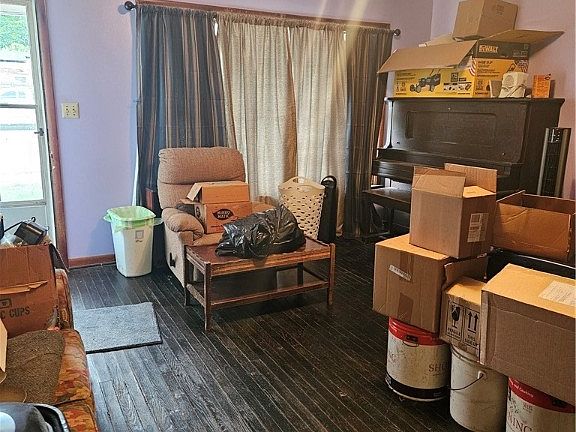 2nd image of 822 W Olive St