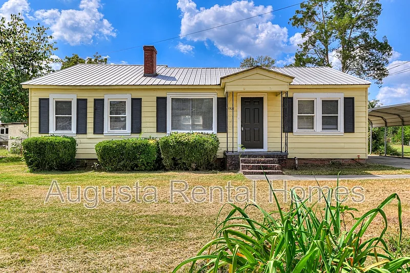 3 bed, 1.0 bath, 1212 sqft, $1,240 — Photo 1
