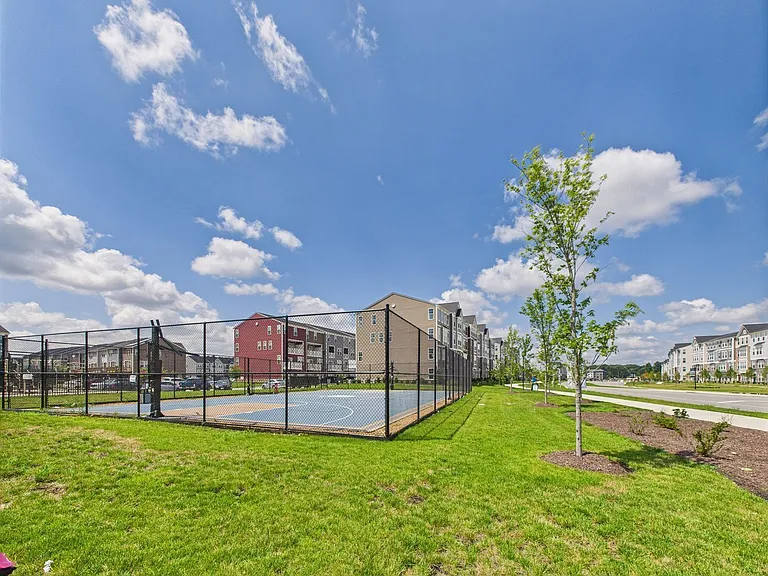 642 Brookwood Glen Ter #B — Photo 37