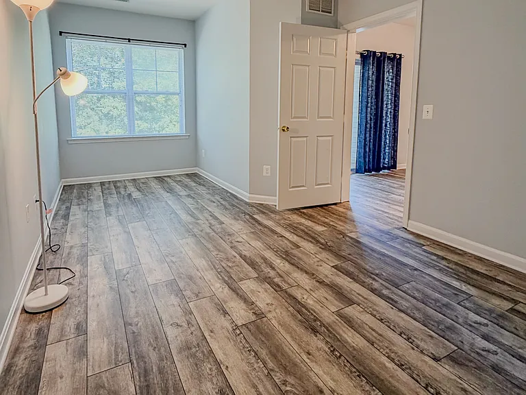 23520 F D R Blvd #306 — Photo 9