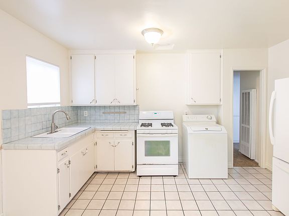 5th image of 3609-3611 Nile St #3609