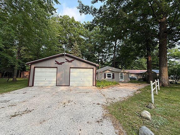 2nd image of 5256 Blueberry Dr