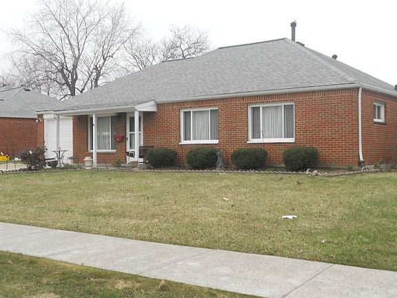 3rd image of 592 Hemlock Dr