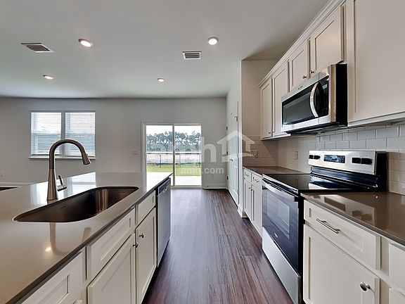 3rd image of 547 Plumeria Ln
