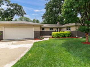 2221 3rd St #B, East Moline, IL 61244