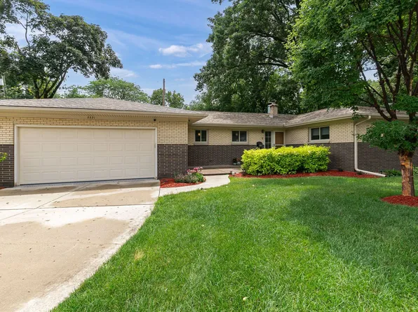 2221 3rd St #B, East Moline, IL 61244