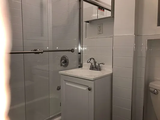 Rented by Chartwell Manhattan Realty | media 30