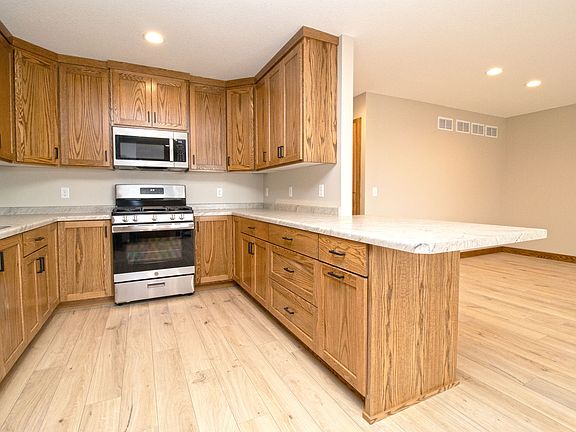 3rd image of 610 Martin Ave #2B