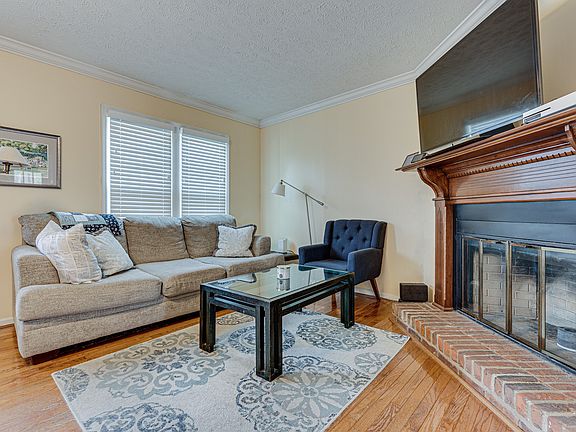 2nd image of 206 W Marthona Rd