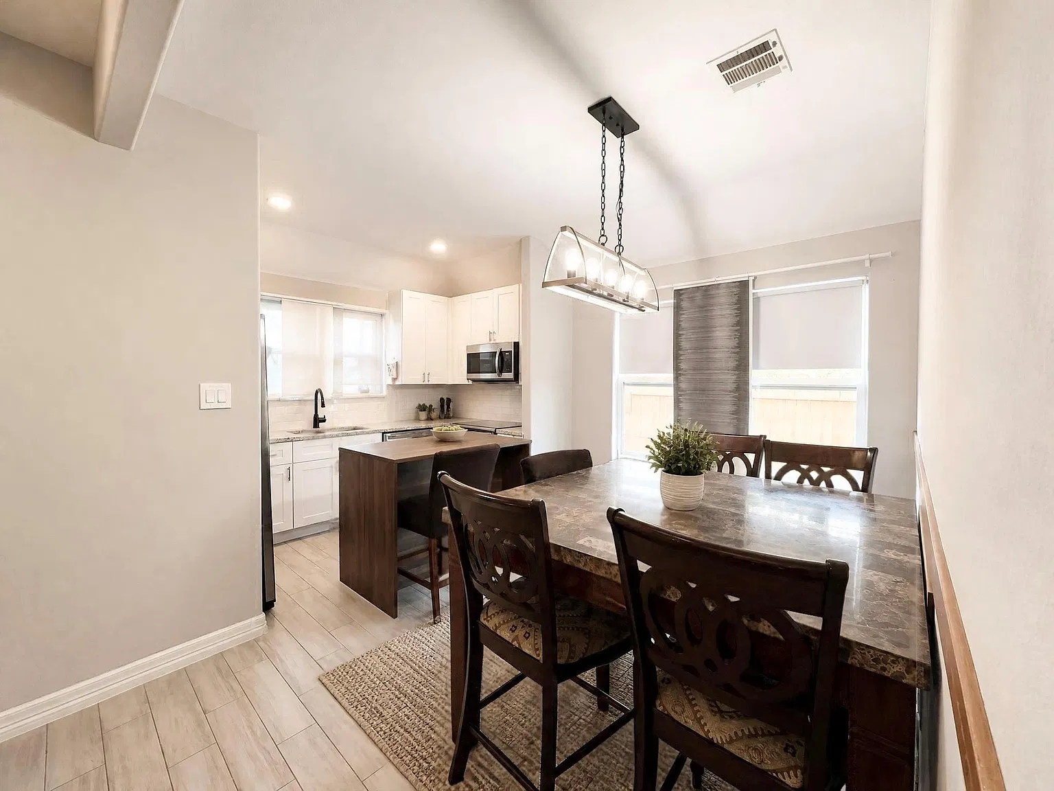 3 bed, 2.0 bath, 1244 sqft, $1,800 — Photo 4