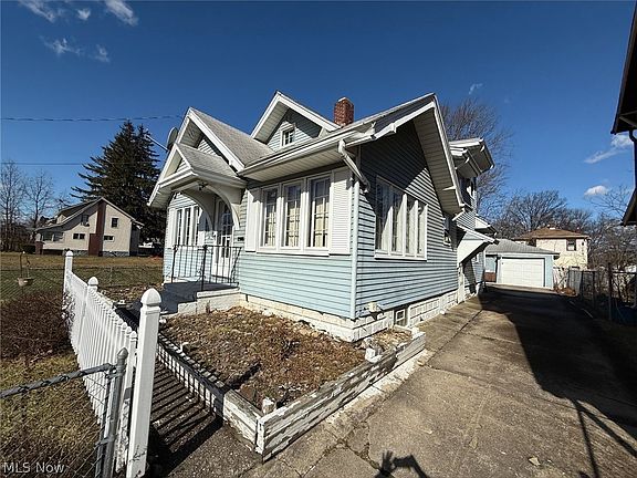 3rd image of 72 La Belle Ave