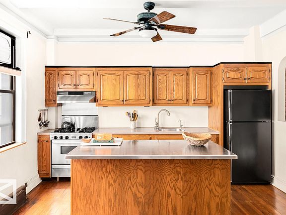 2nd image of 120 W 70th Street Th1a