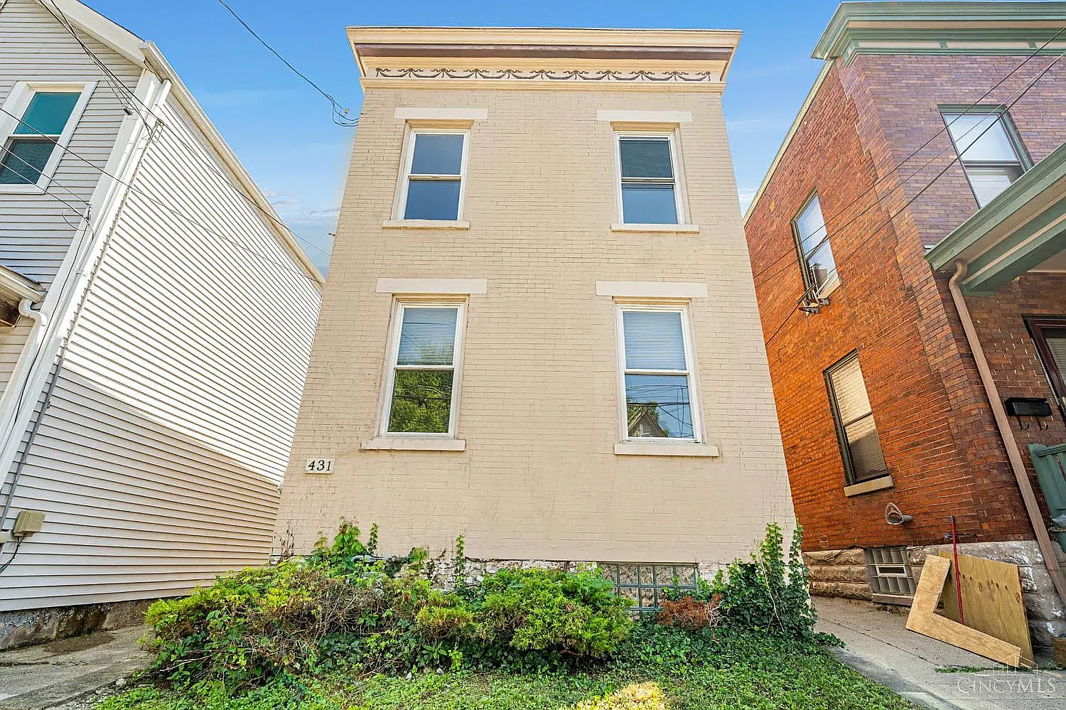 4 bed, 1479 sqft, $3,200 — Photo 1