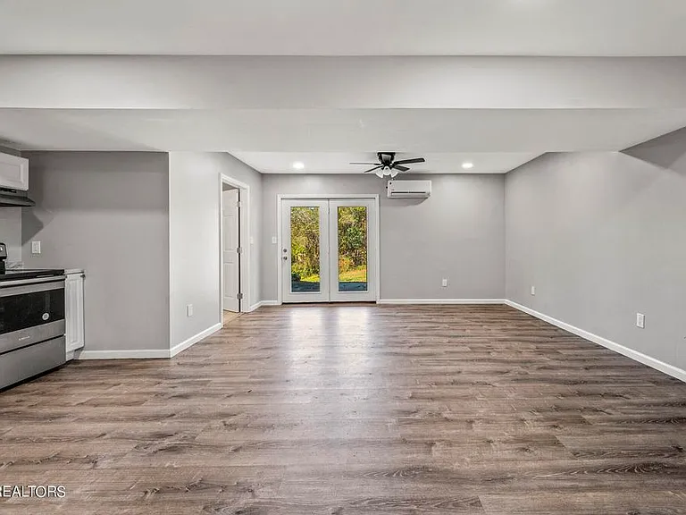 225 Penn Dr #B — Photo 3