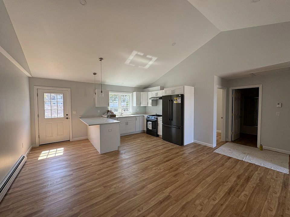 2nd image of 4 Magnolia Way