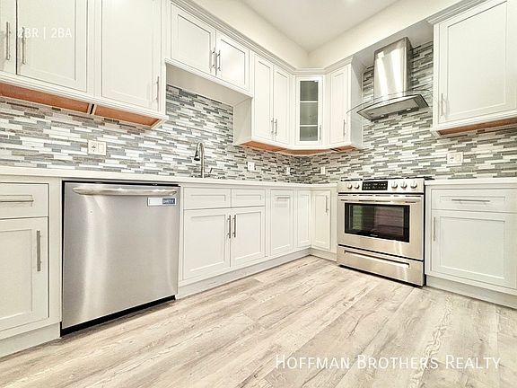 5th image of 1239 S Holt Ave #504