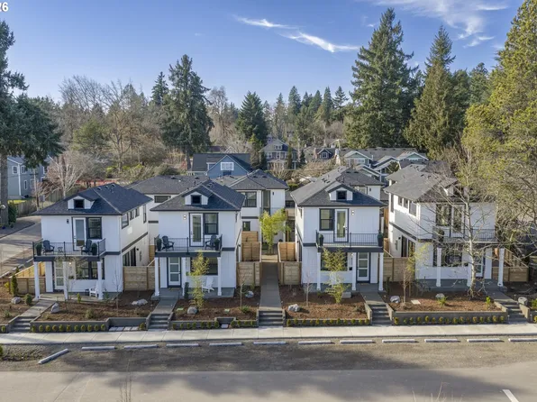 804 3rd St #C1, Lake Oswego, OR 97034