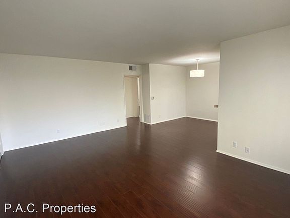 3rd image of 14706 Dickens St #17180361