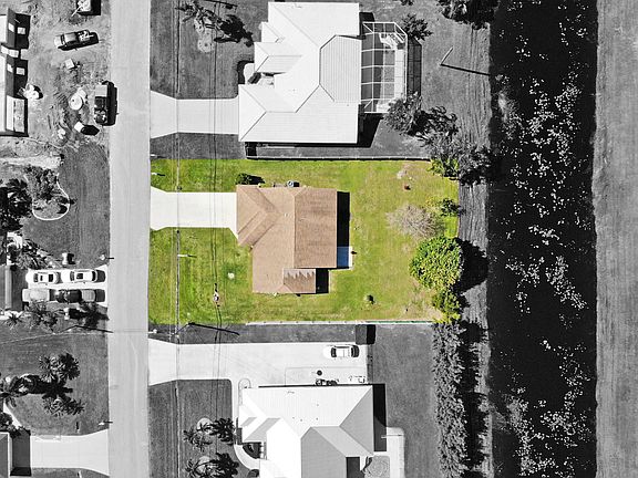 2nd image of 1605 SE North Blackwell Drive