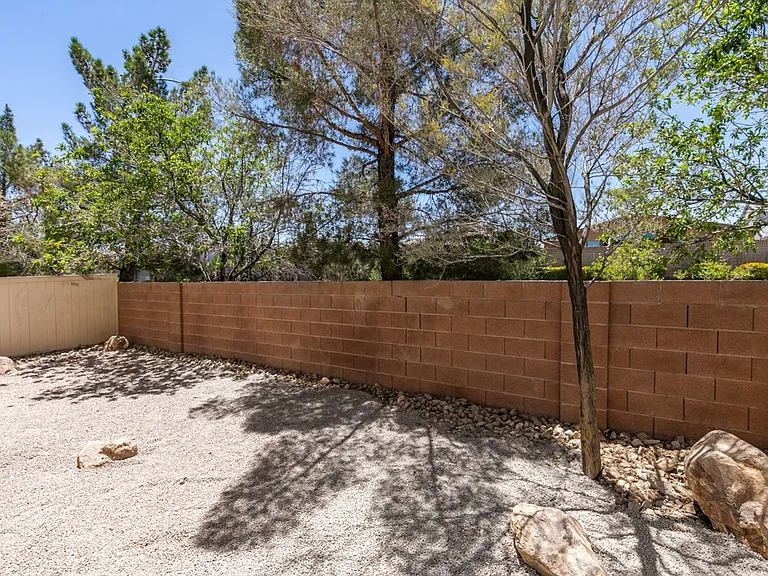 8433 Spencer Canyon St — Photo 40