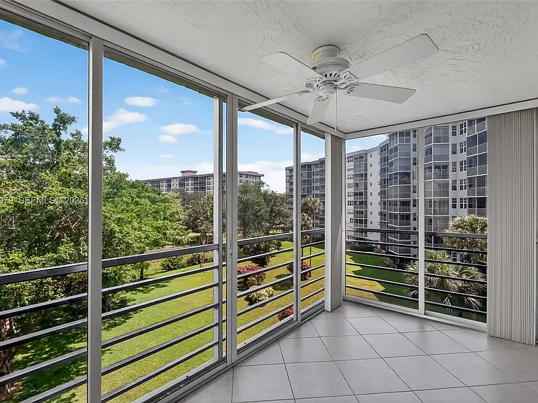 4015 W Palm Aire Dr #502 — Photo 24