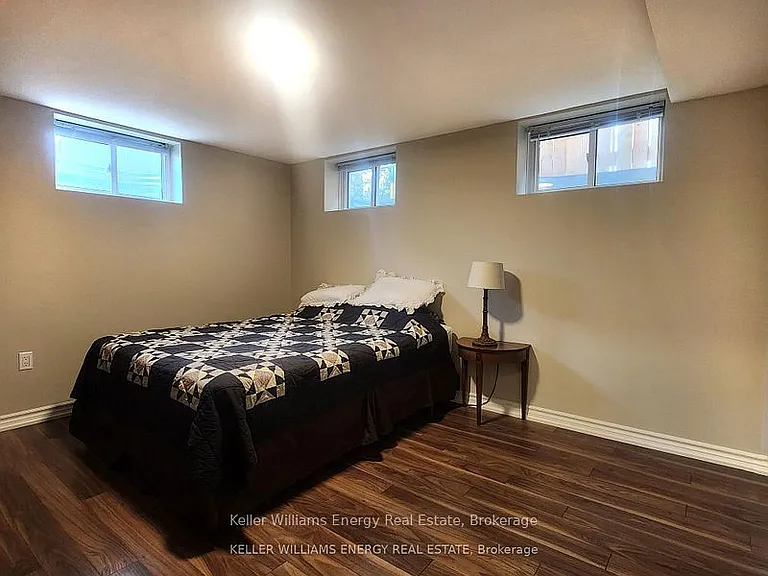 737 Law St #LOWER — Photo 15